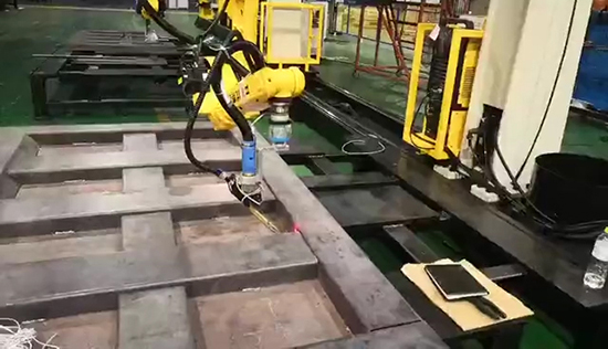 創(chuàng)想智控焊縫跟蹤在車廂板自動化焊接應用