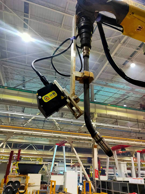 創(chuàng)想智控激光位移傳感器用于側(cè)厚領(lǐng)域應用