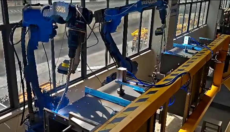 創(chuàng)想智控激光焊縫跟蹤器在變壓器油箱焊接中的應用——安川機器人雙機協(xié)同解決方案