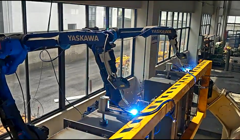 創(chuàng)想智控激光焊縫跟蹤器在變壓器油箱焊接中的應用——安川機器人雙機協(xié)同解決方案