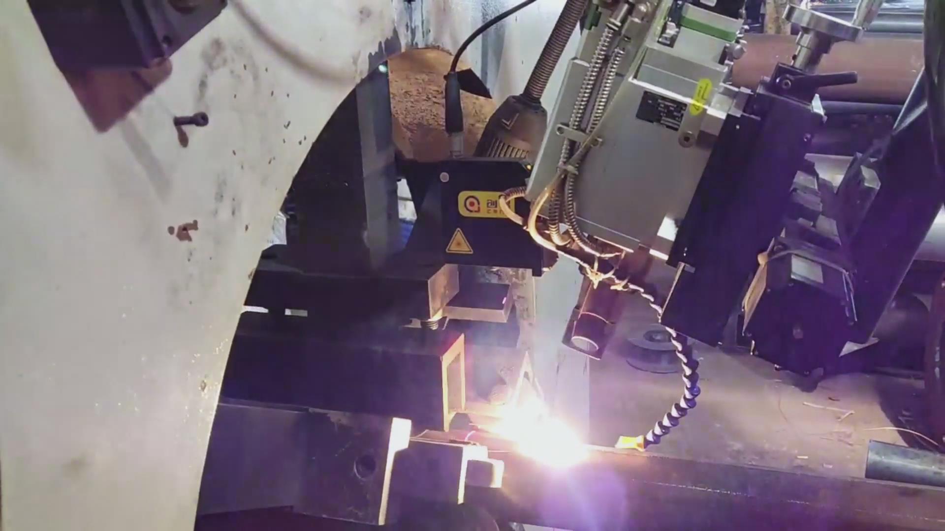 創(chuàng)想智控激光焊縫跟蹤器應(yīng)用于專(zhuān)機(jī)，實(shí)現(xiàn)燈桿焊接全自動(dòng)化升級(jí)