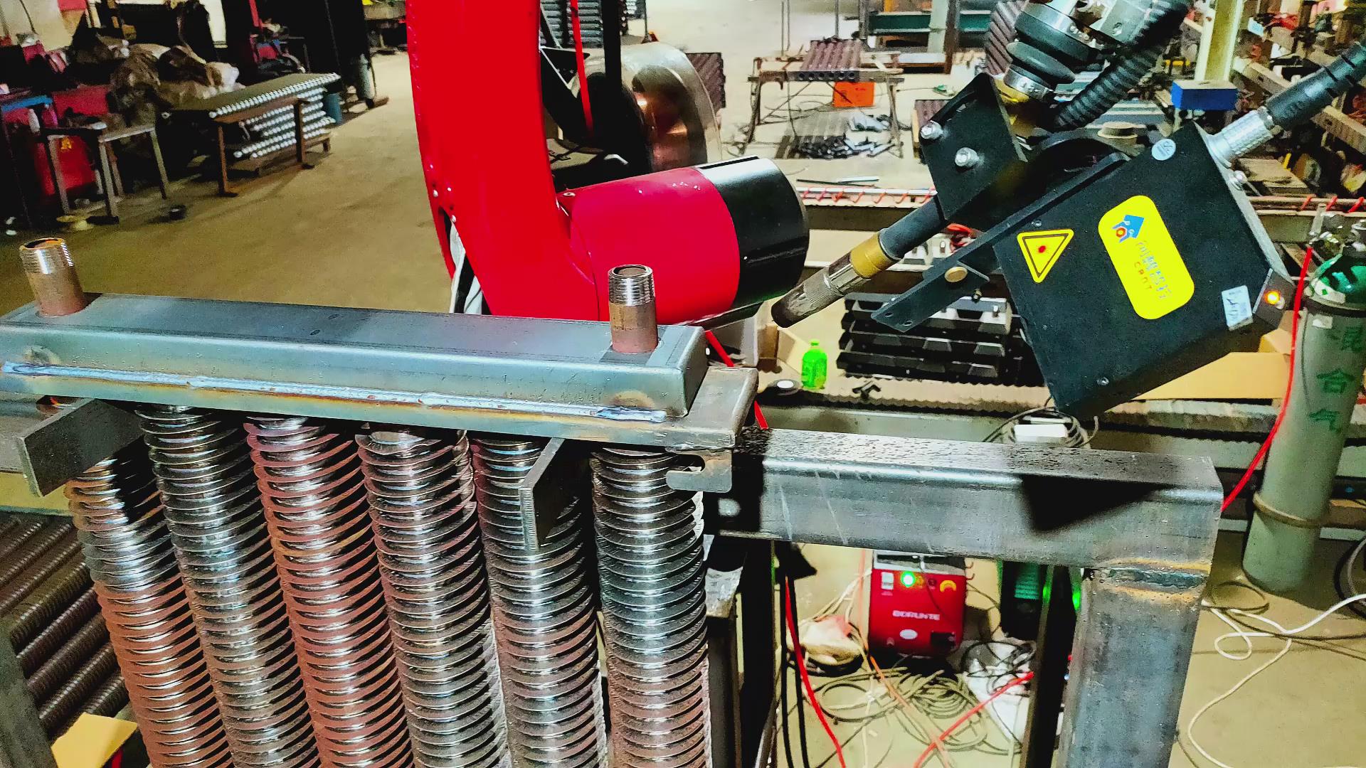 激光視覺焊縫跟蹤與路徑規(guī)劃技術(shù)助力暖氣片焊接自動(dòng)化升級