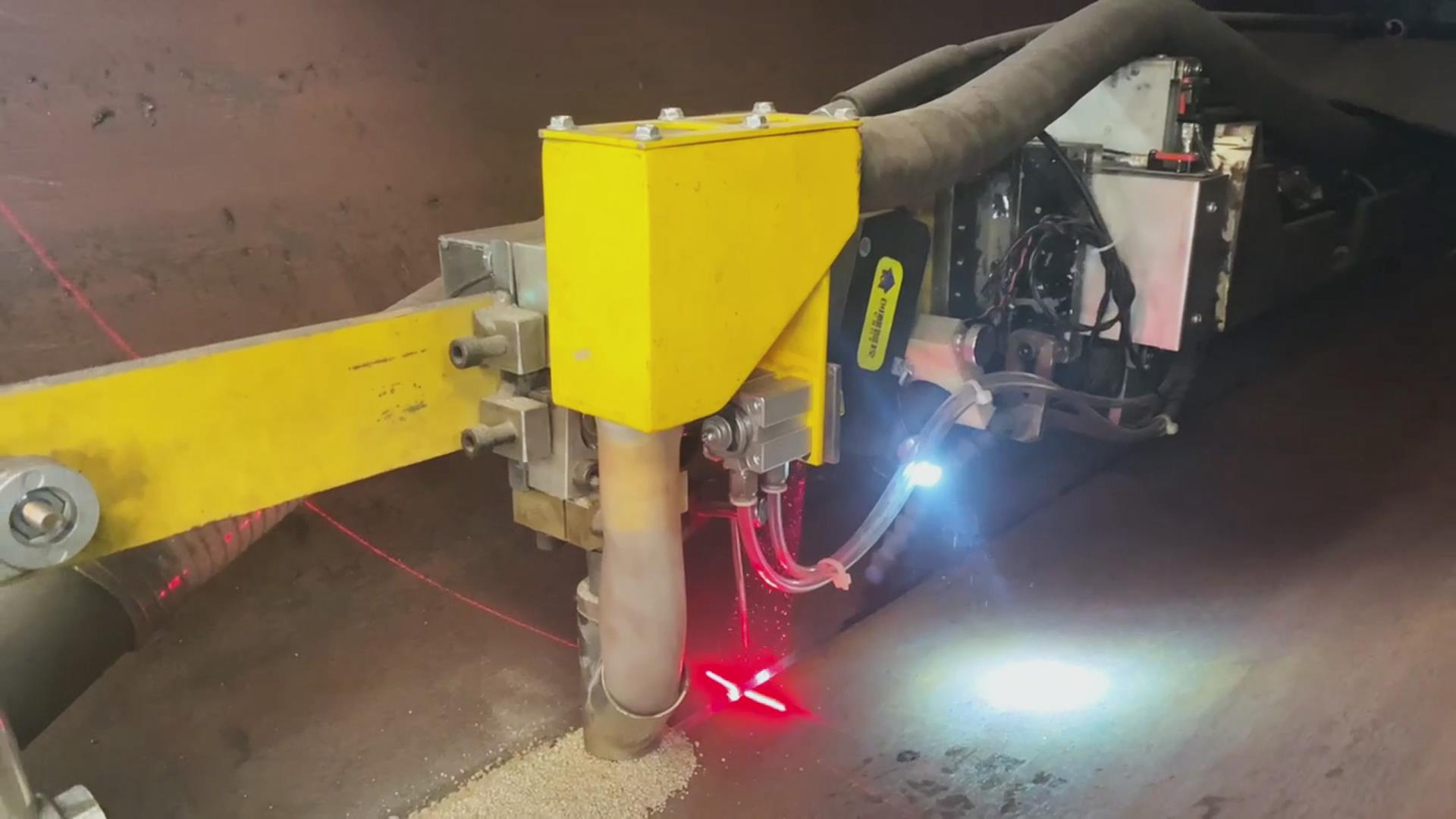 激光焊縫跟蹤傳感器助力石油管道焊接自動化，實現(xiàn)高效精準升級